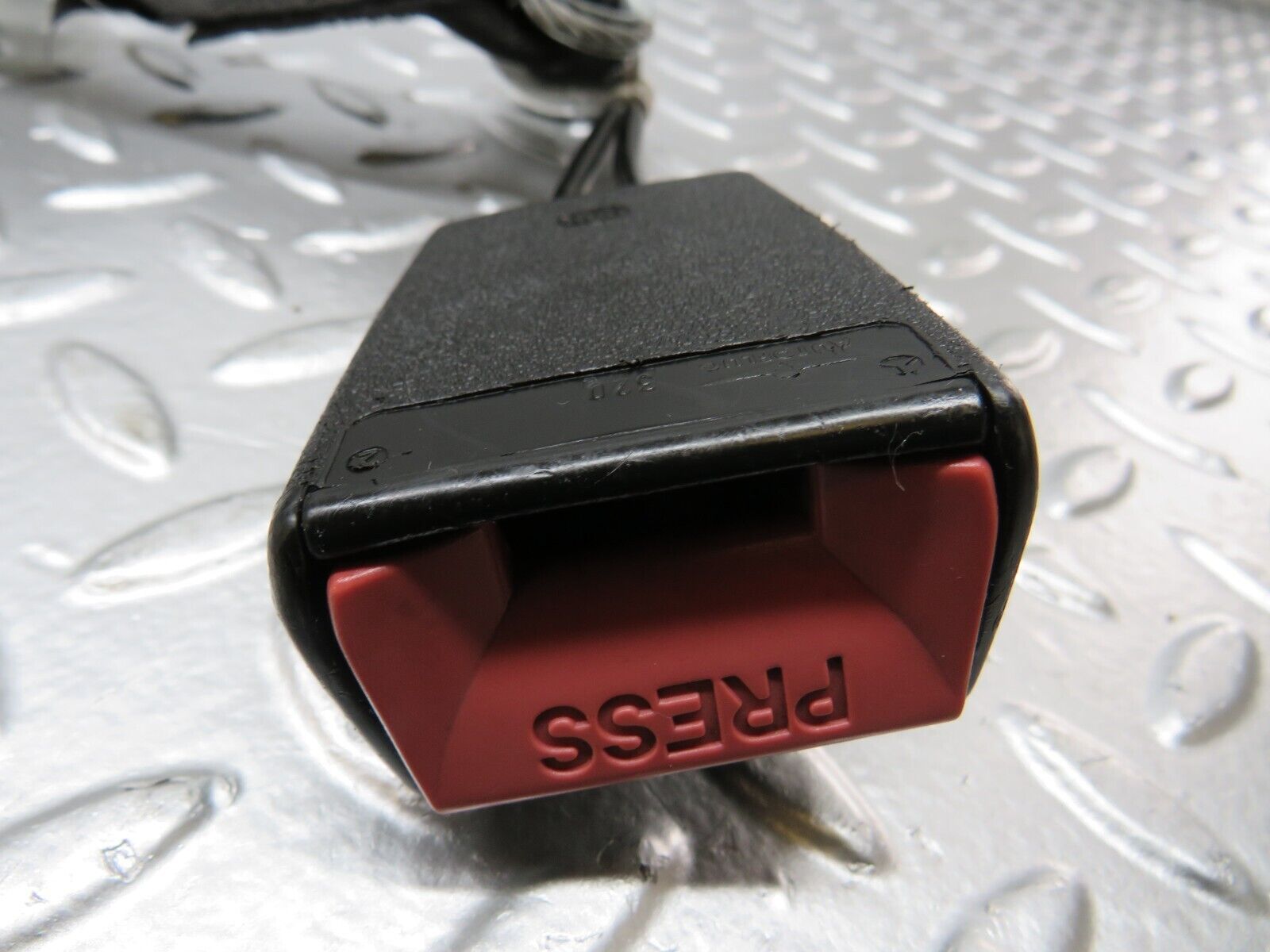 25174 Mercedes-Benz W201 190D Rear Seat Belt Set 1268601886