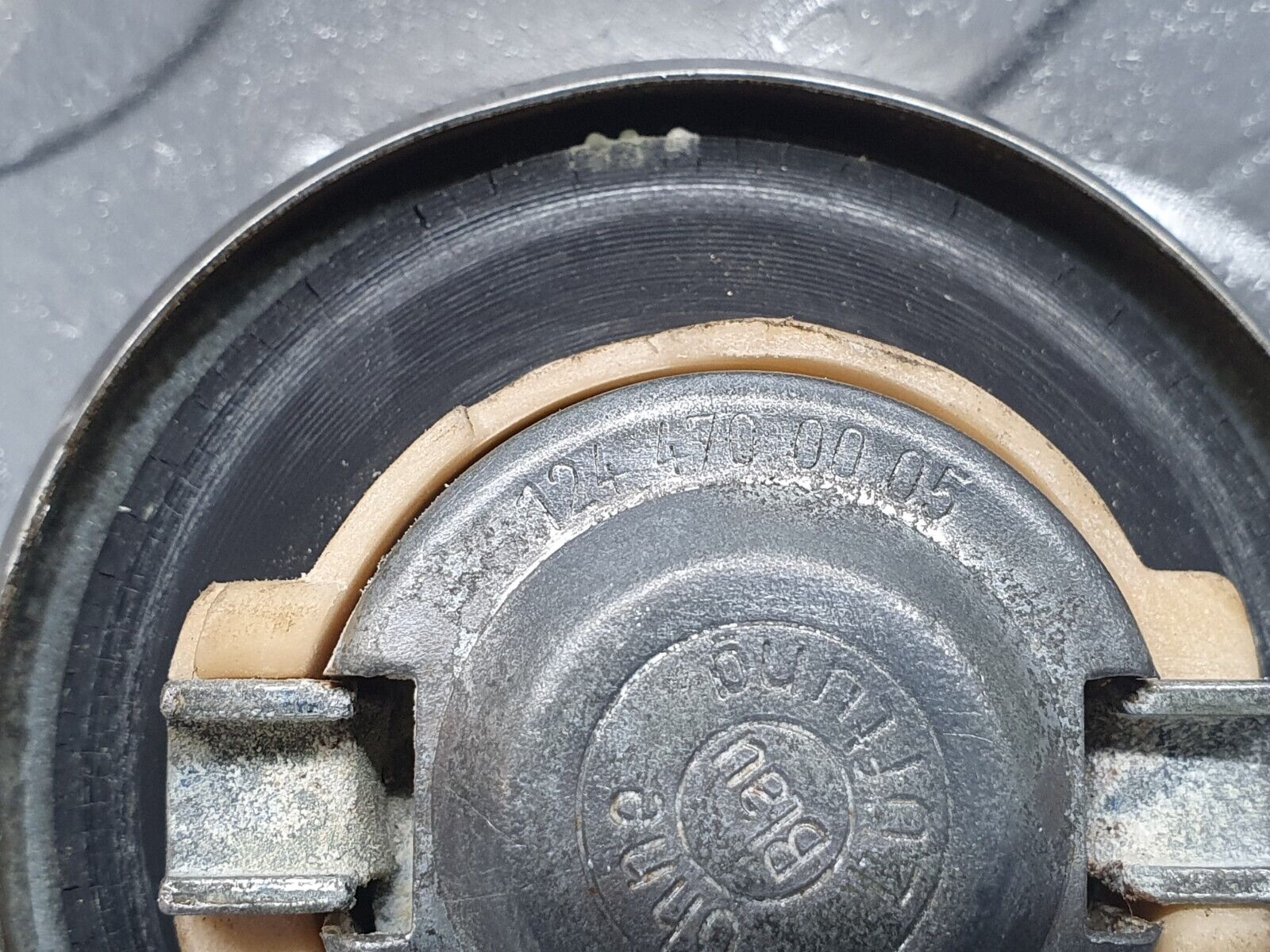 40919 Mercedes-Benz W126 300SE Fuel Tank Cap 1244700005