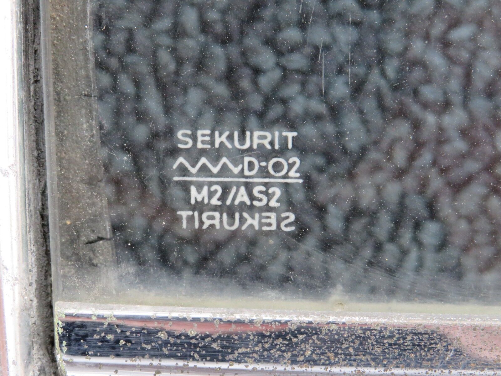 40500 Mercedes-Benz W110 230 Front Right Quarter Window