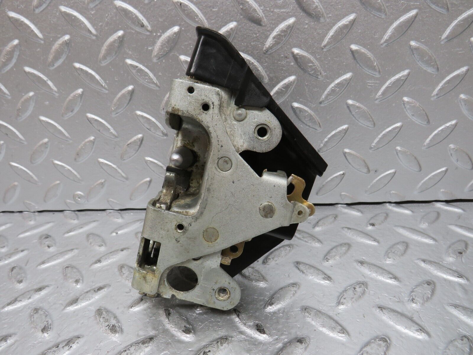 32144 Mercedes-Benz W123 230E Rear Left Door Lock Mechanism 1237330108