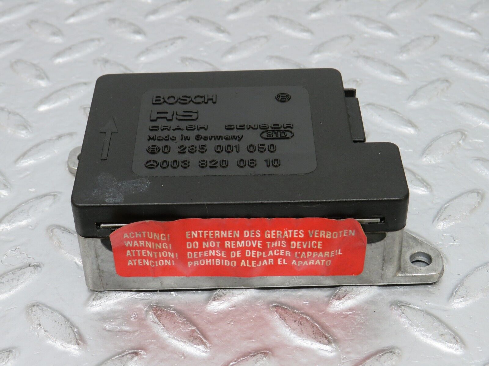 32479 Mercedes-Benz S124 300TE Wagon Crash Sensor Bosch 0285001050 0038200610