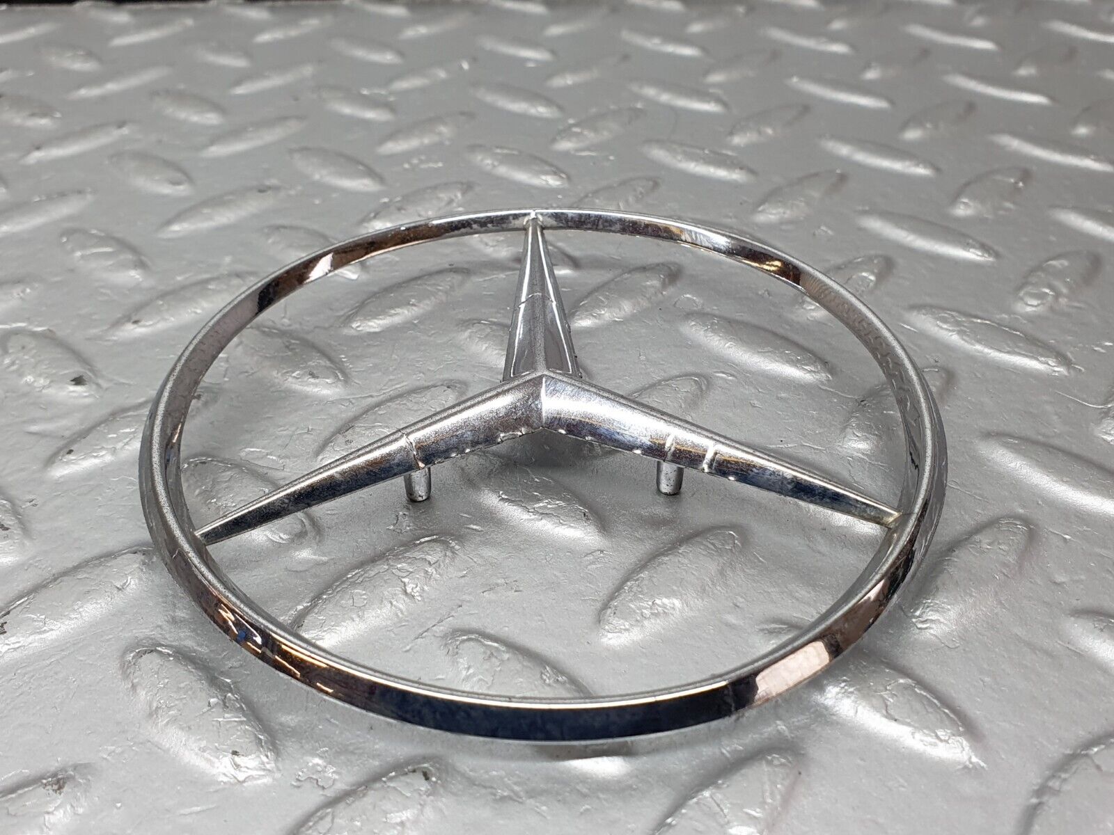 41206 Mercedes-Benz W126 300SE Trunk Lid Badge Emblem 1267580158