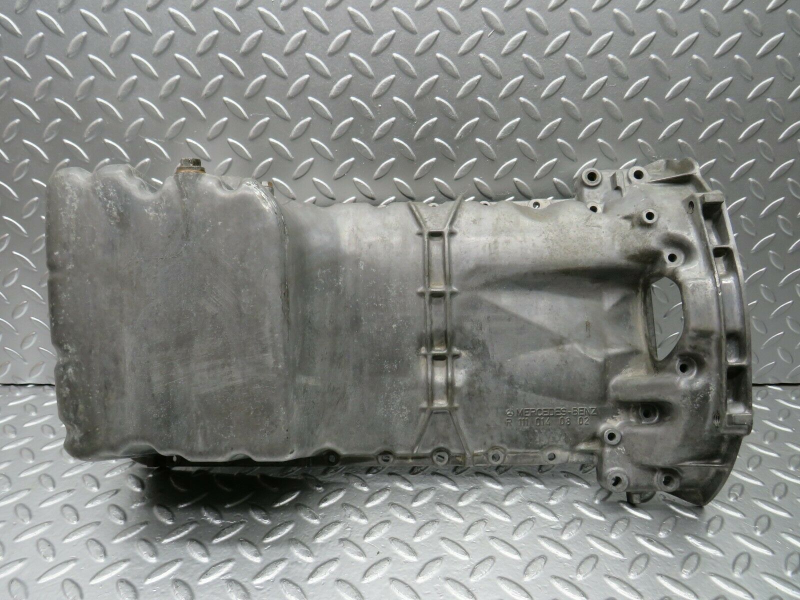 22536 Mercedes-Benz C124 E220 Coupe Oil Pan Oil Sump 1110140802