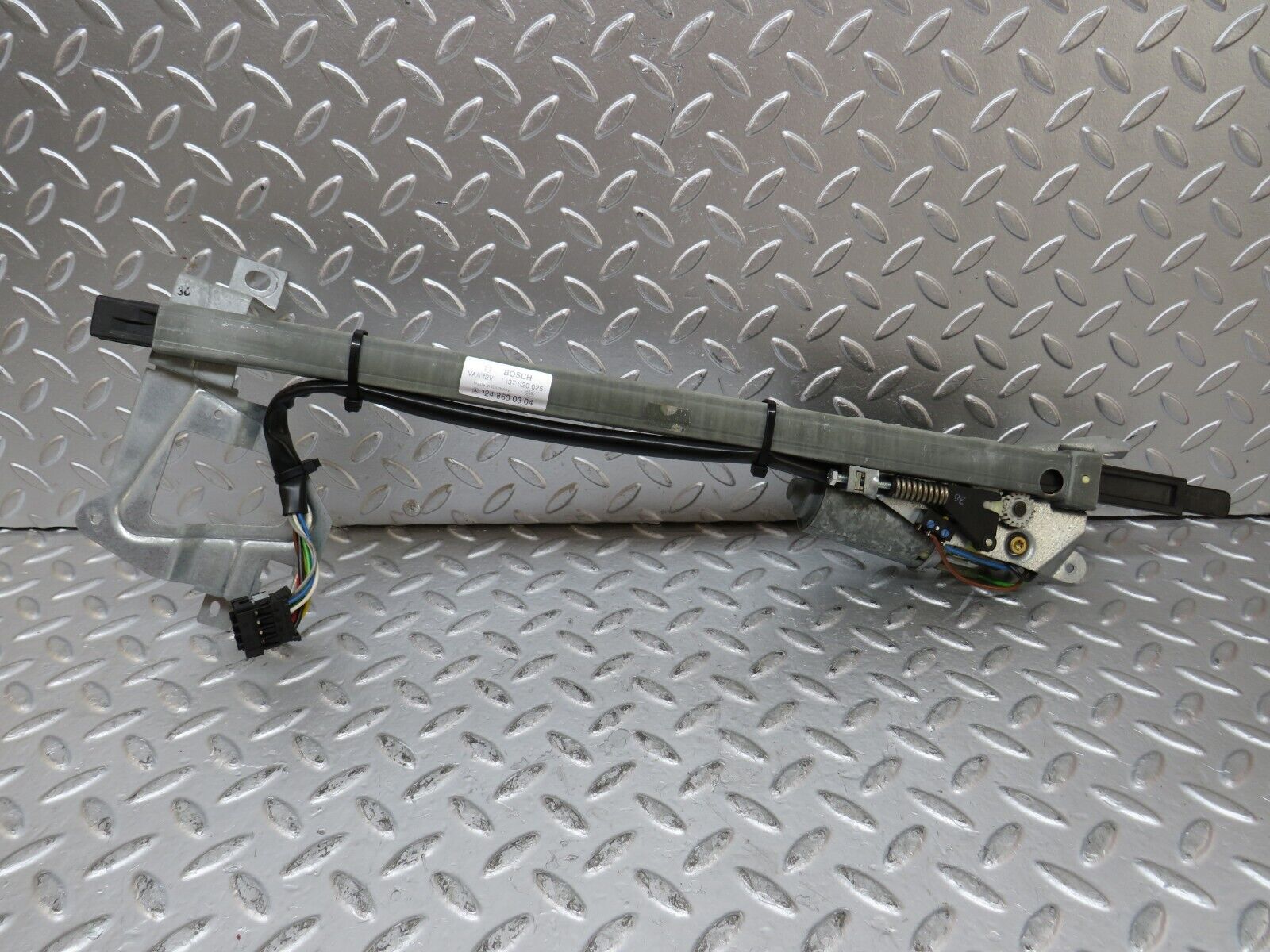 26422 Mercedes-Benz C124 220CE Coupe Seat Belt Presenter Left 1248600304