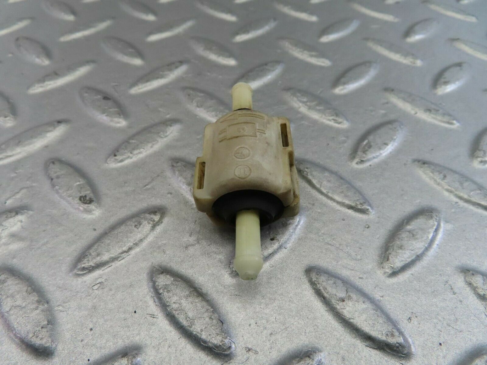 10104 Mercedes-Benz C123 230CE Coupe Windscreen Washer Fluid Distributor