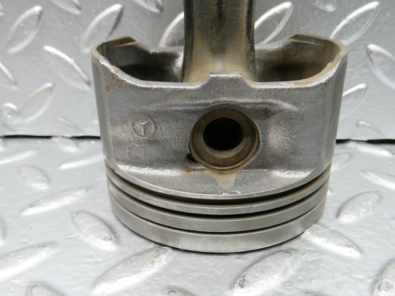 22469 Mercedes-Benz C124 E220 Coupe Piston With Connecting Rod 89.9 mm