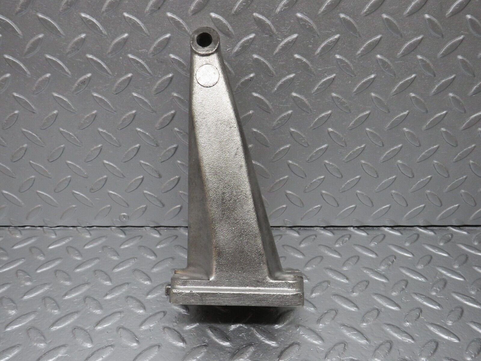 40299 Mercedes-Benz W110 230 Engine Mount Bracket Right Side 1802233104