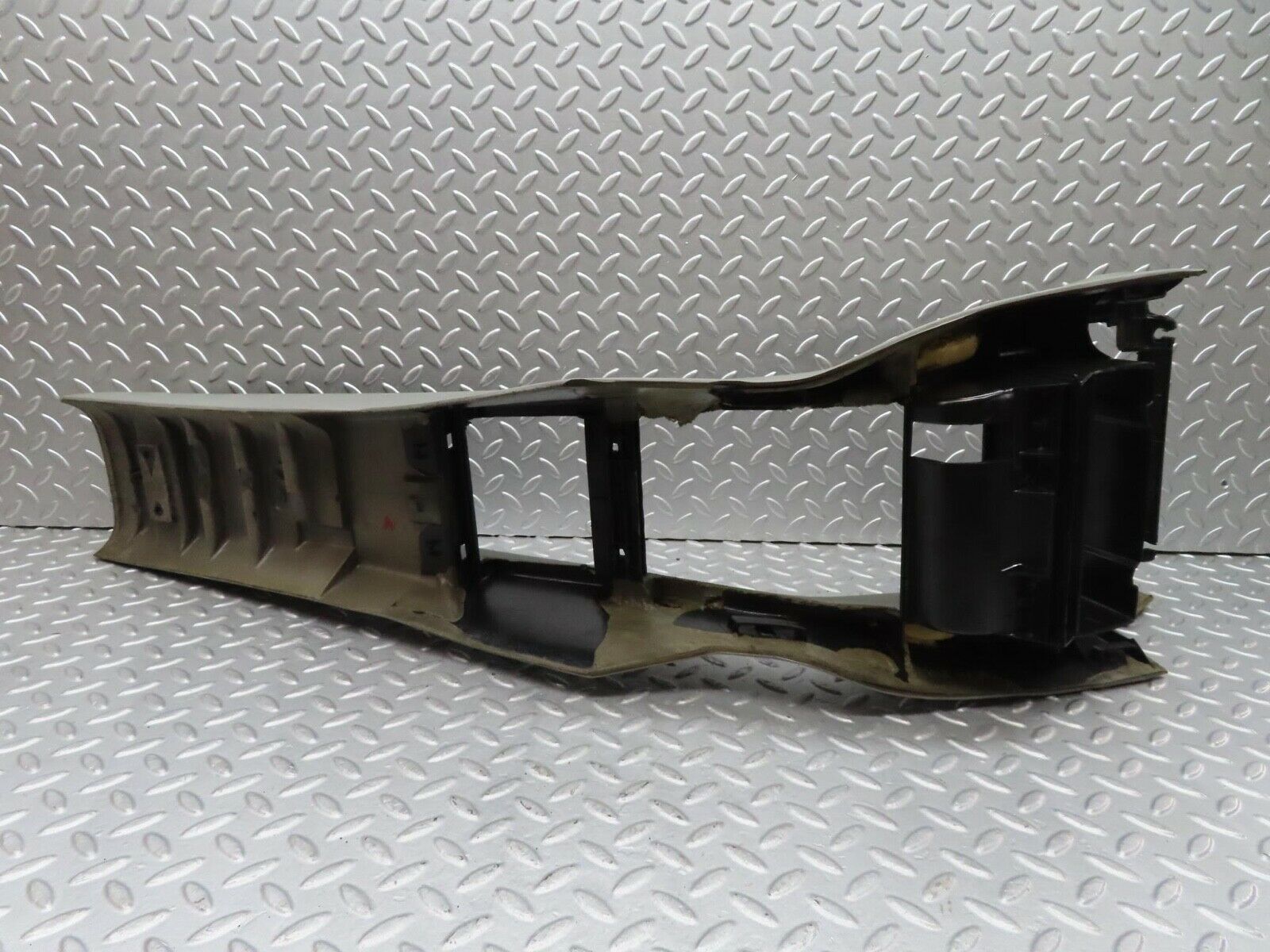 16200 Mercedes-Benz W124 260E Centre Console