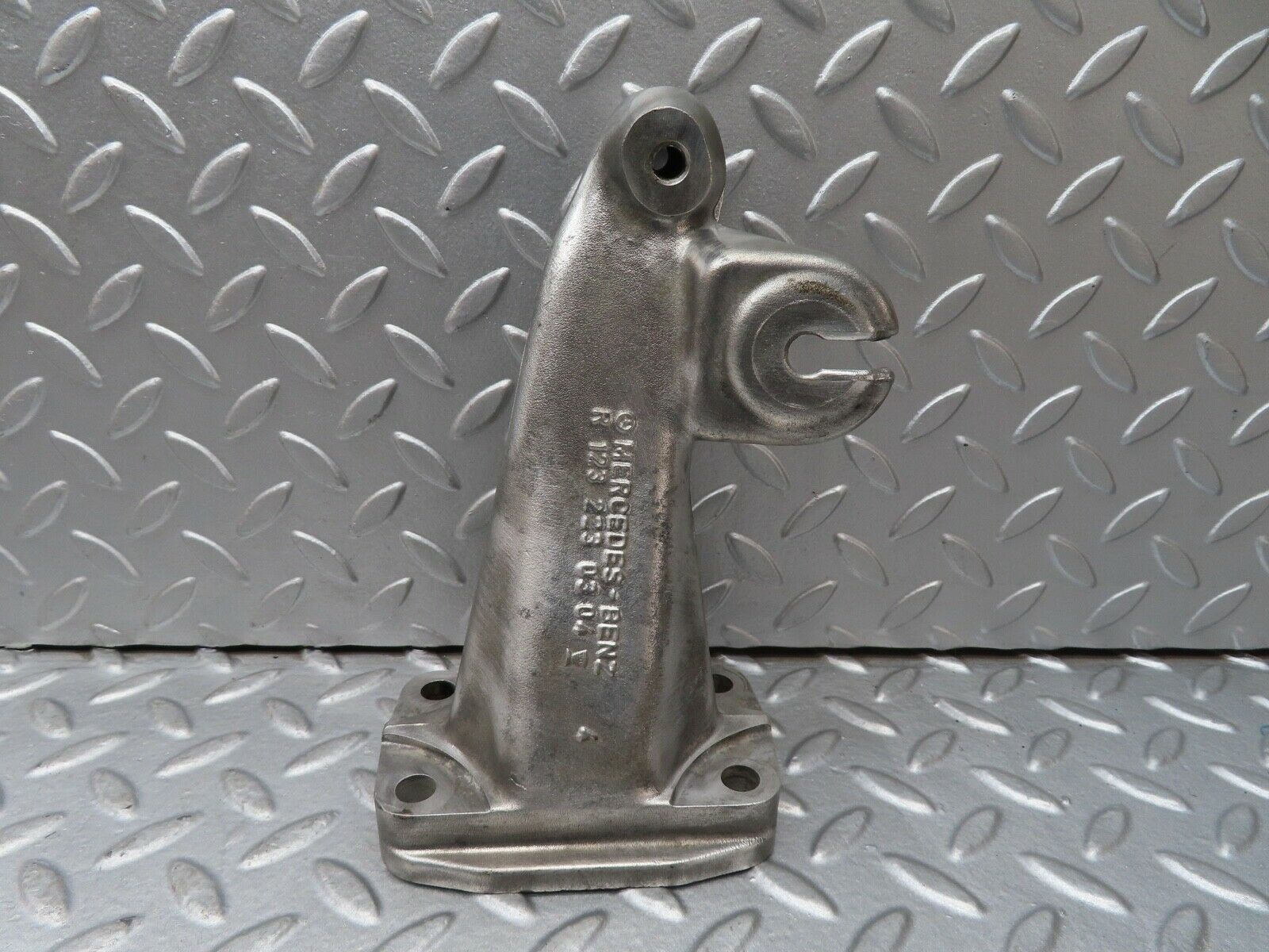 16905 Mercedes-Benz C123 280CE Coupe Engine Mount Bracket 1232230304