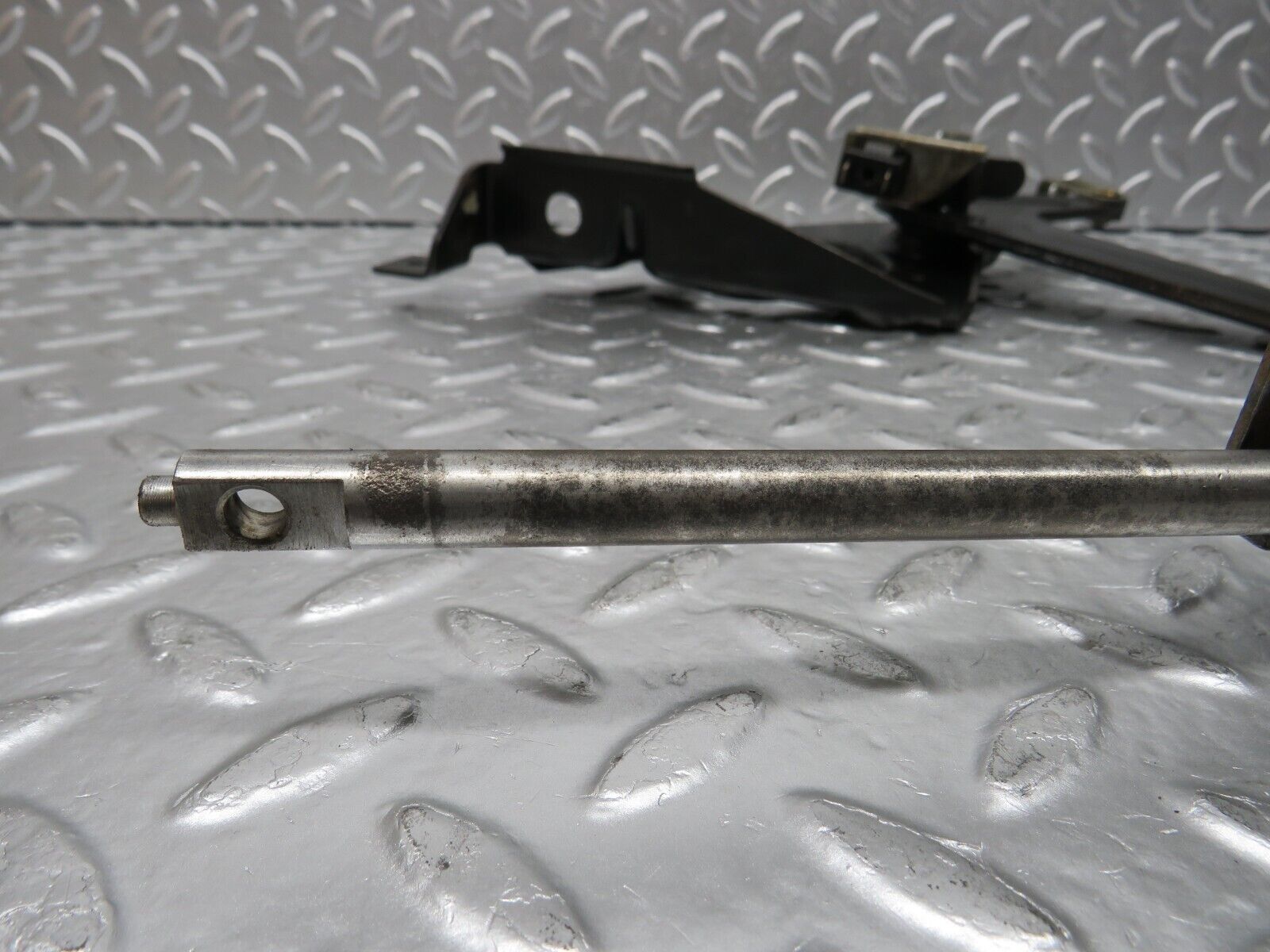 31101 Mercedes-Benz W123 200D Handbrake Regulator