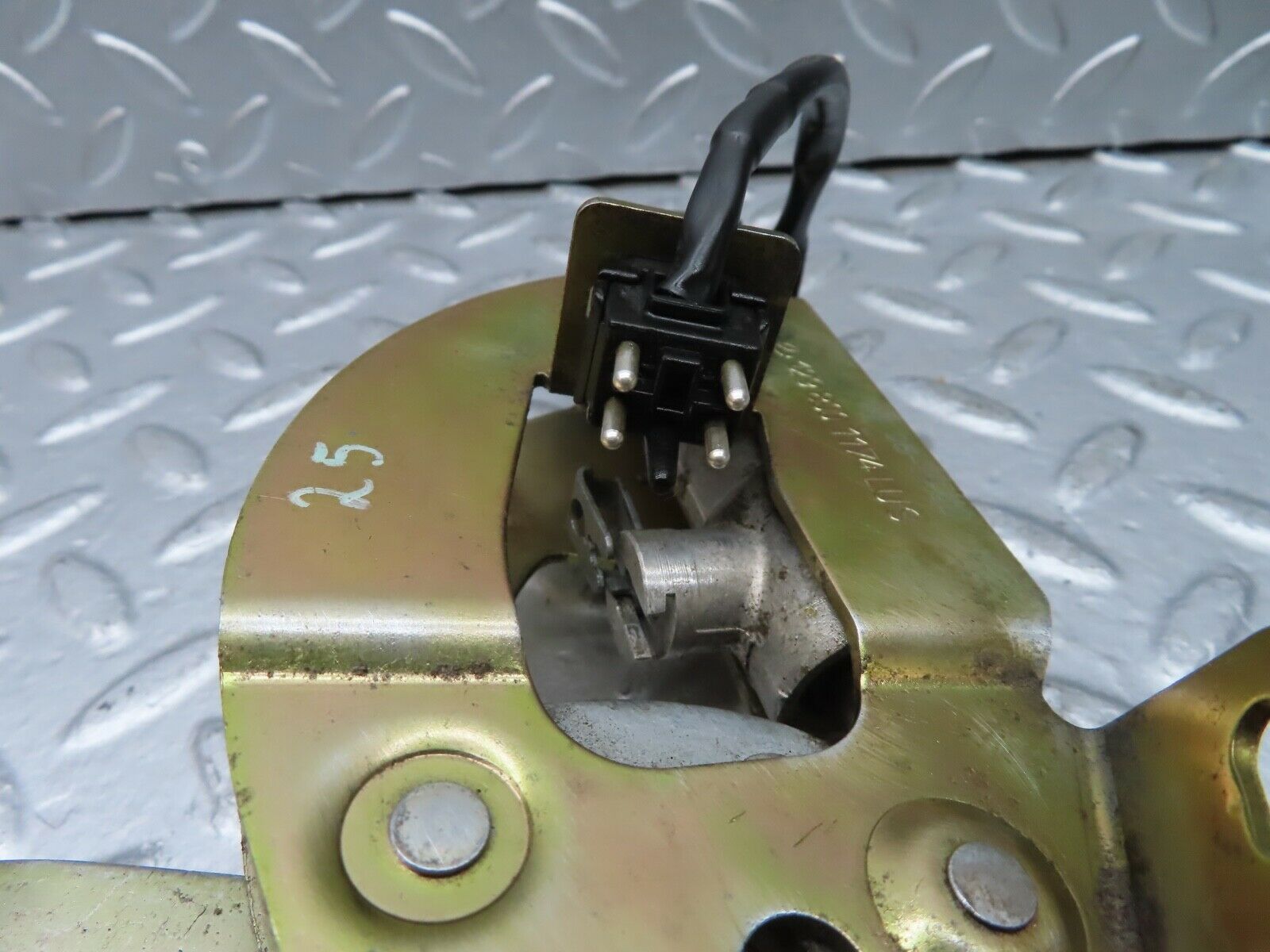 19867 Mercedes-Benz R129 300SL Coupe Rear Left Roof Lock Mechanism 1298001174