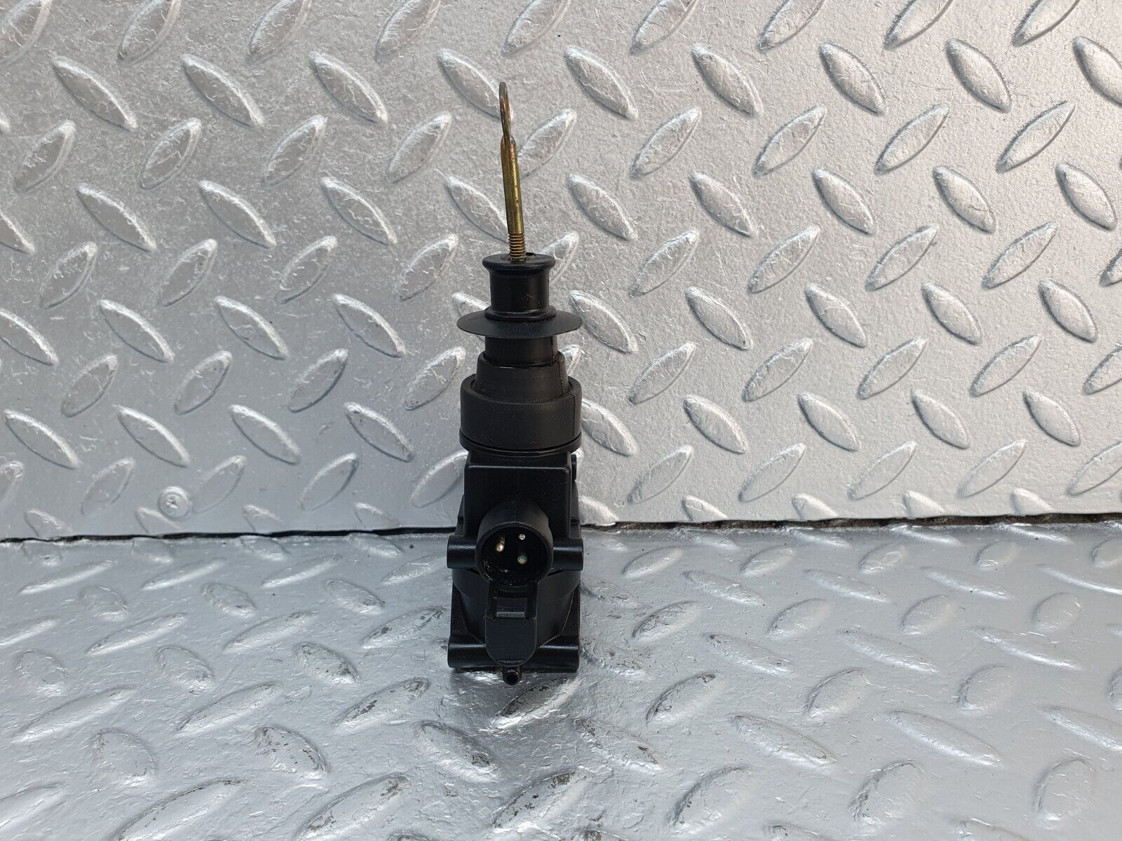 41558 Mercedes-Benz W124 200E Left Door Lock Vacuum Actuator