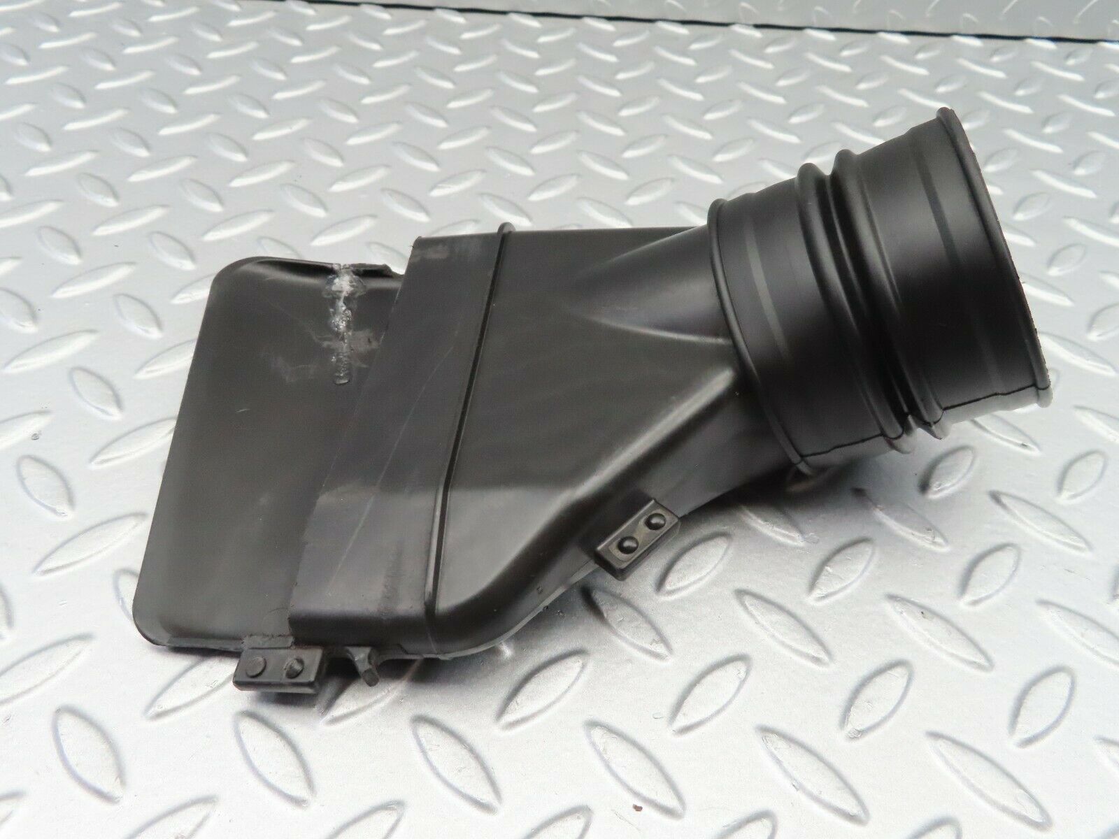 6570 Mercedes-Benz S124 E220 Wagon Air Intake Suction Pipe 1245280804