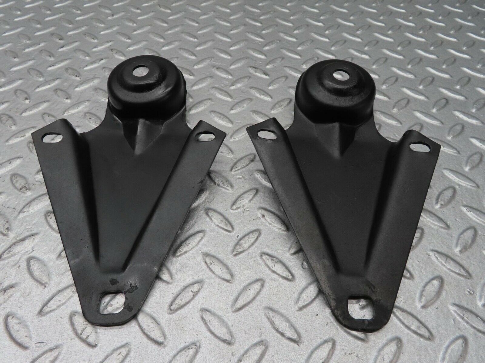 13203 Mercedes-Benz W111 220S Rear Suspension Axle Mounting Bracket