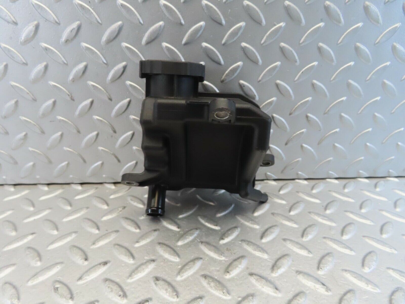 11255 Mercedes-Benz W221 S320 Power Steering Fluid Reservoir 0004602283