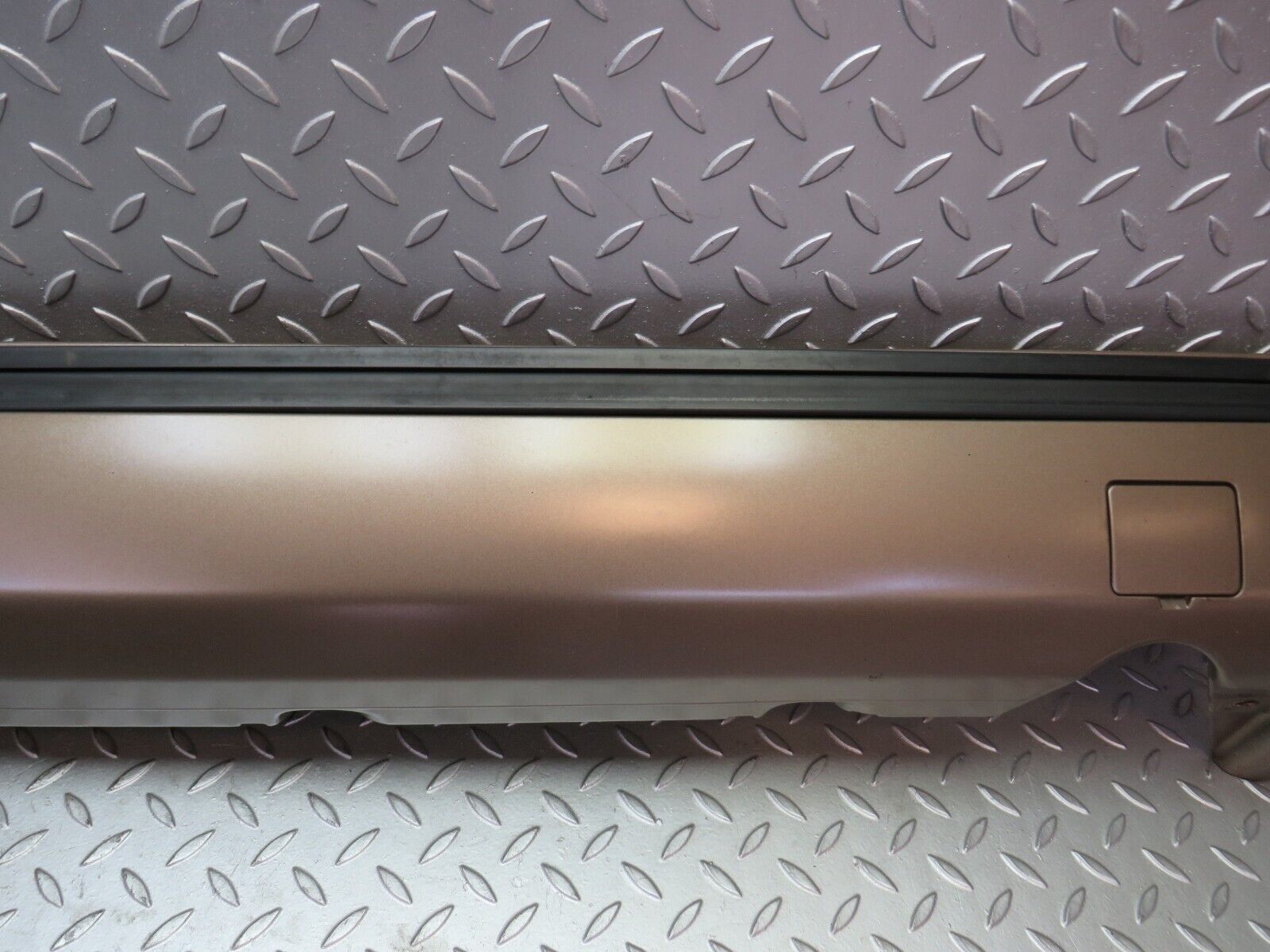 29212 Mercedes-Benz W124 230E Side Skirt Left Side 1246902340