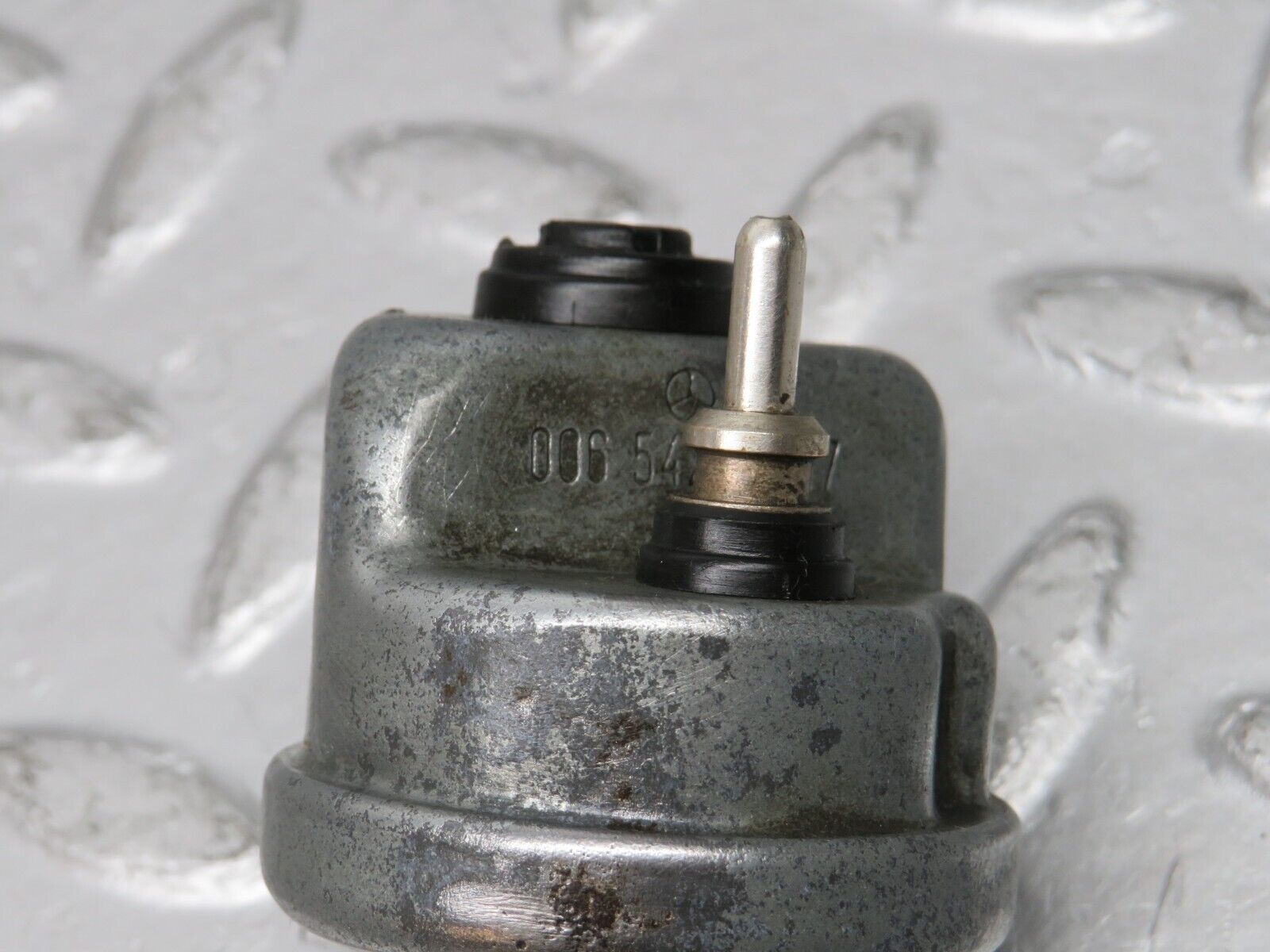 32702 Mercedes-Benz S124 300TE Wagon Oil Pressure Sensor 0065429417