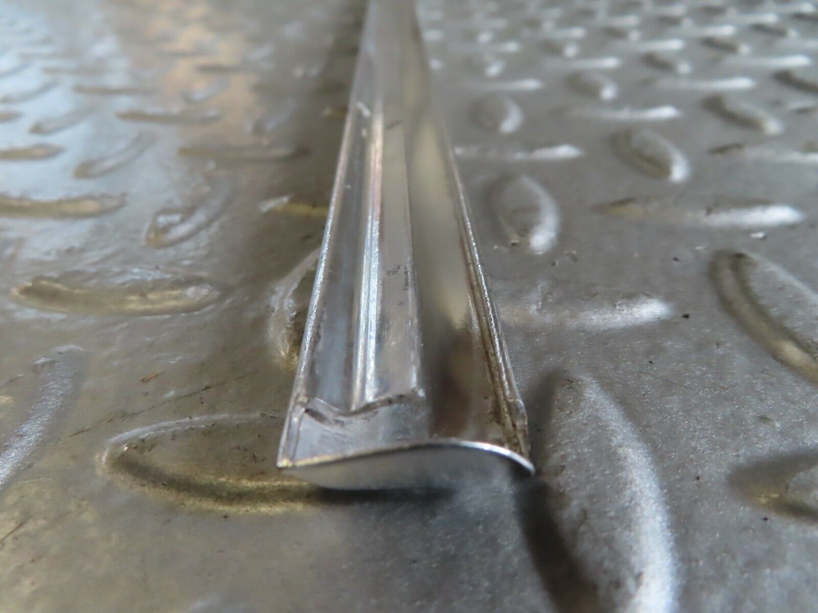 19124 Mercedes-Benz W123 300D Rear Right Door Chrome Moulding Trim