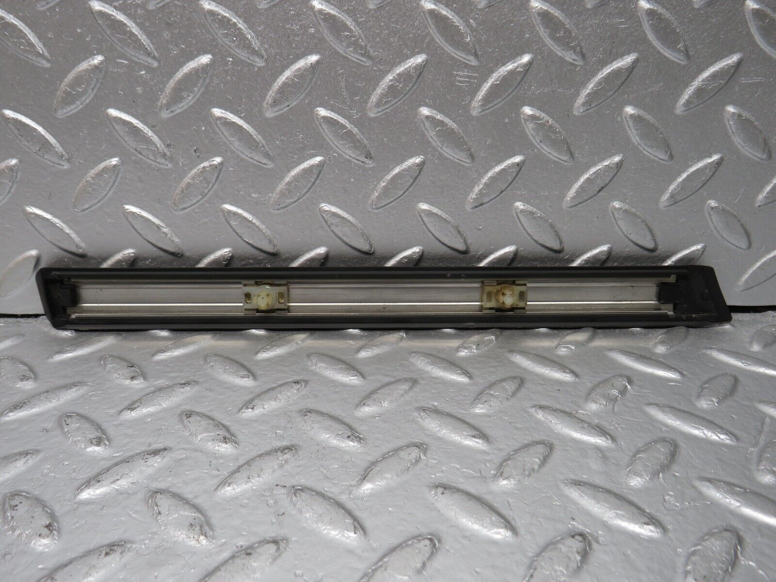 33780 Mercedes-Benz W201 190E 2.0L Front Right Fender Wing Centre Moulding Trim