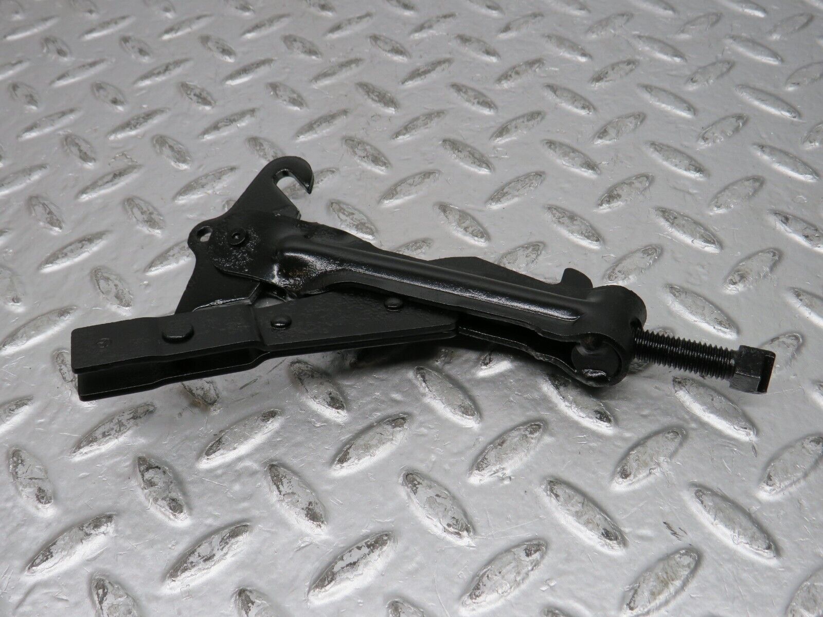 31989 Mercedes-Benz W123 230E Handbrake Adjusting Handbrake Regulator