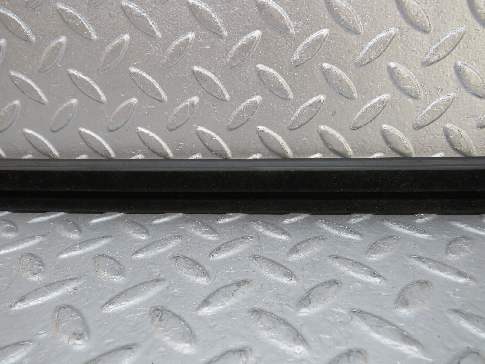 35263 Mercedes-Benz W221 Front Right Door Window Chrome Trim