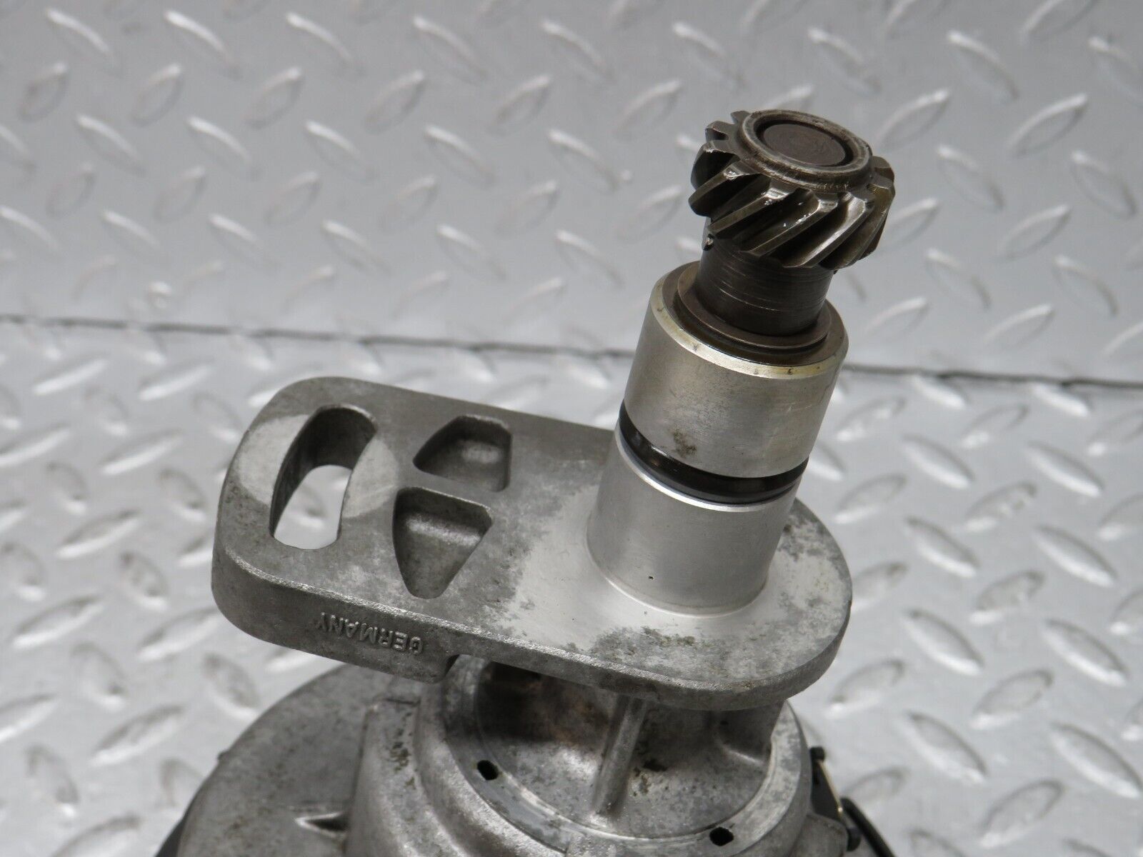 36262 Mercedes-Benz W126 420SE Ignition Distributor Bosch 0031584401 023750500