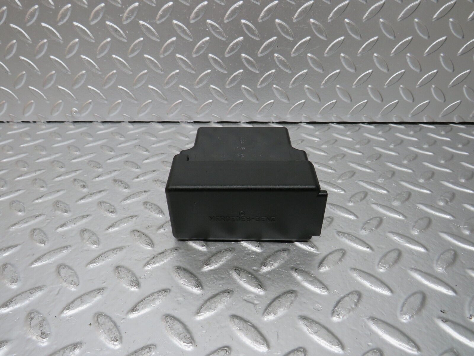 25247 Mercedes-Benz W201 190D Heater Plug Timer Relay Cover 0005454145