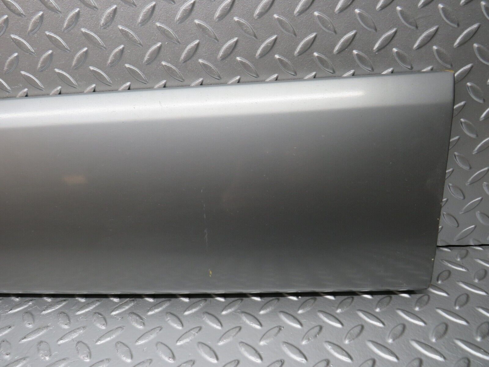 31593 Mercedes-Benz W201 190LE 1.8L Front Right Door Moulding Trim 2016905640