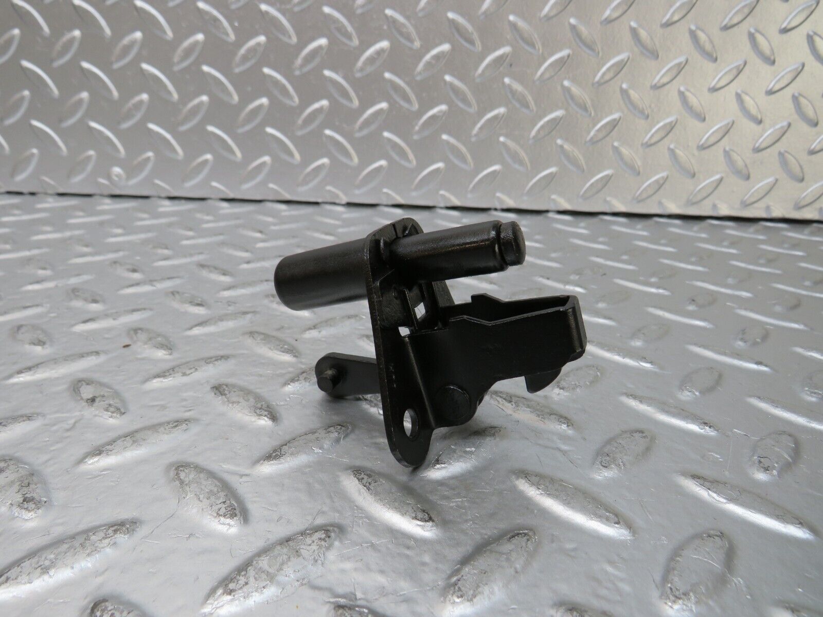25340 Mercedes-Benz W201 190D Bonnet Lock Catch 2018800860