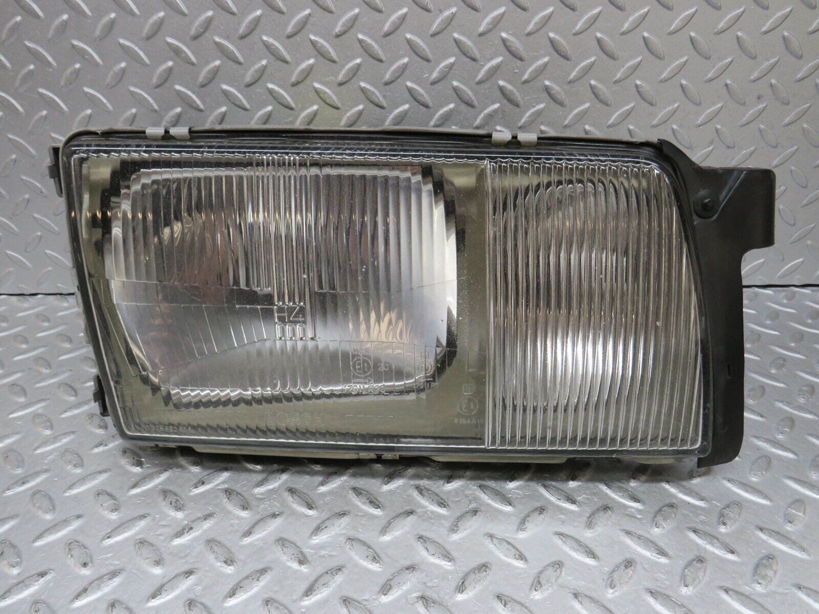 36377 Mercedes-Benz W126 420SE Headlight Bosch Right 1305235092 1305620454