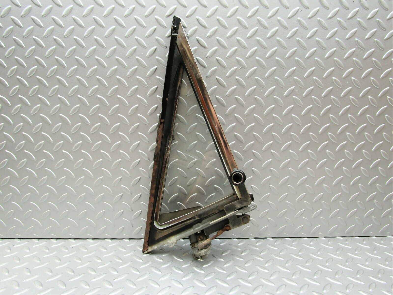 3368 Mercedes-Benz W108 280SE Quarter Window Glass Front Right