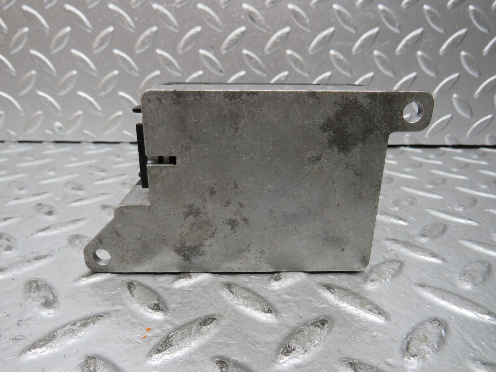 27191 Mercedes-Benz W123 280E Crash Sensor Bosch 0038200610 0285001050