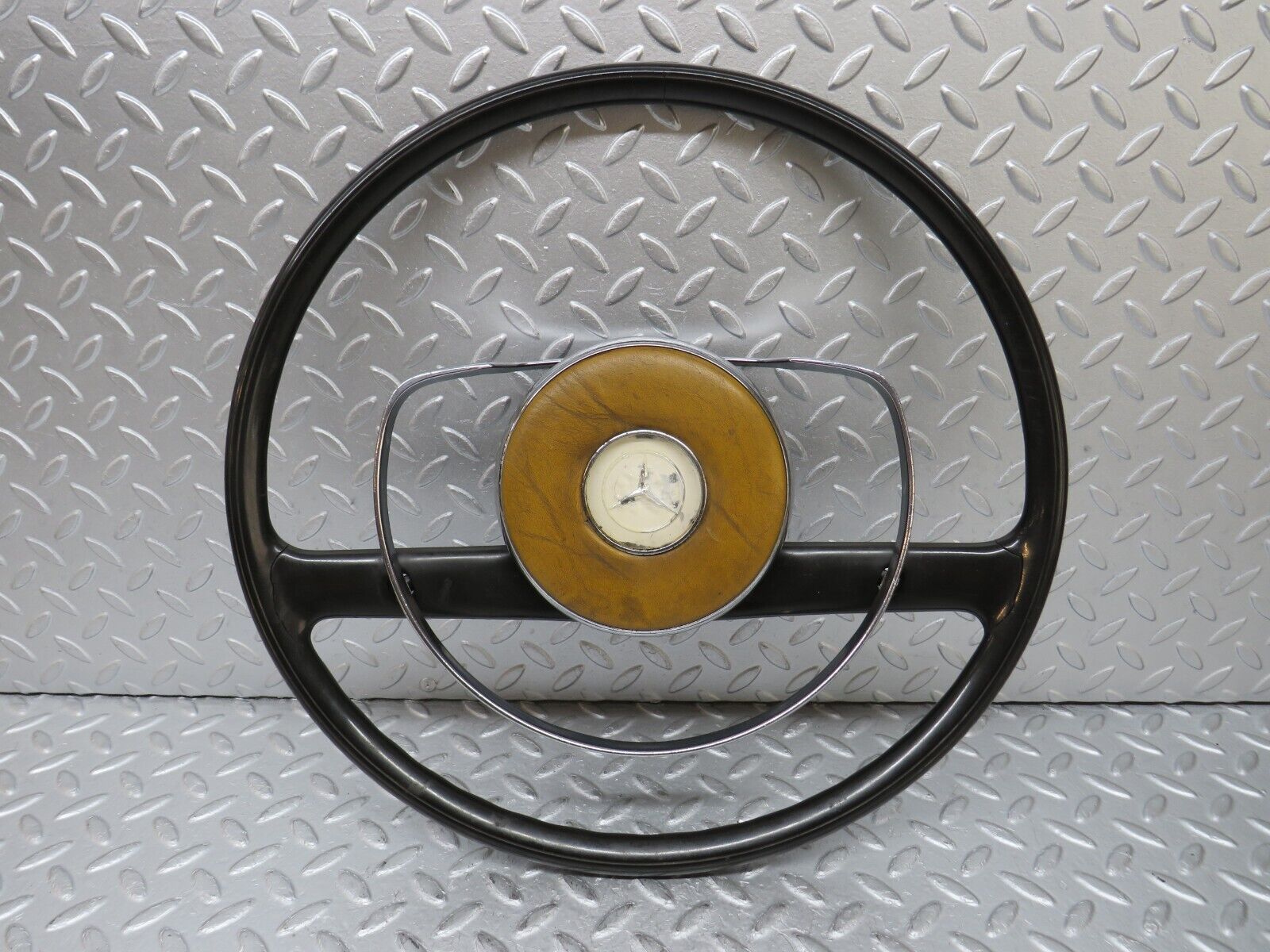 35679 Mercedes-Benz W108 Steering Wheel