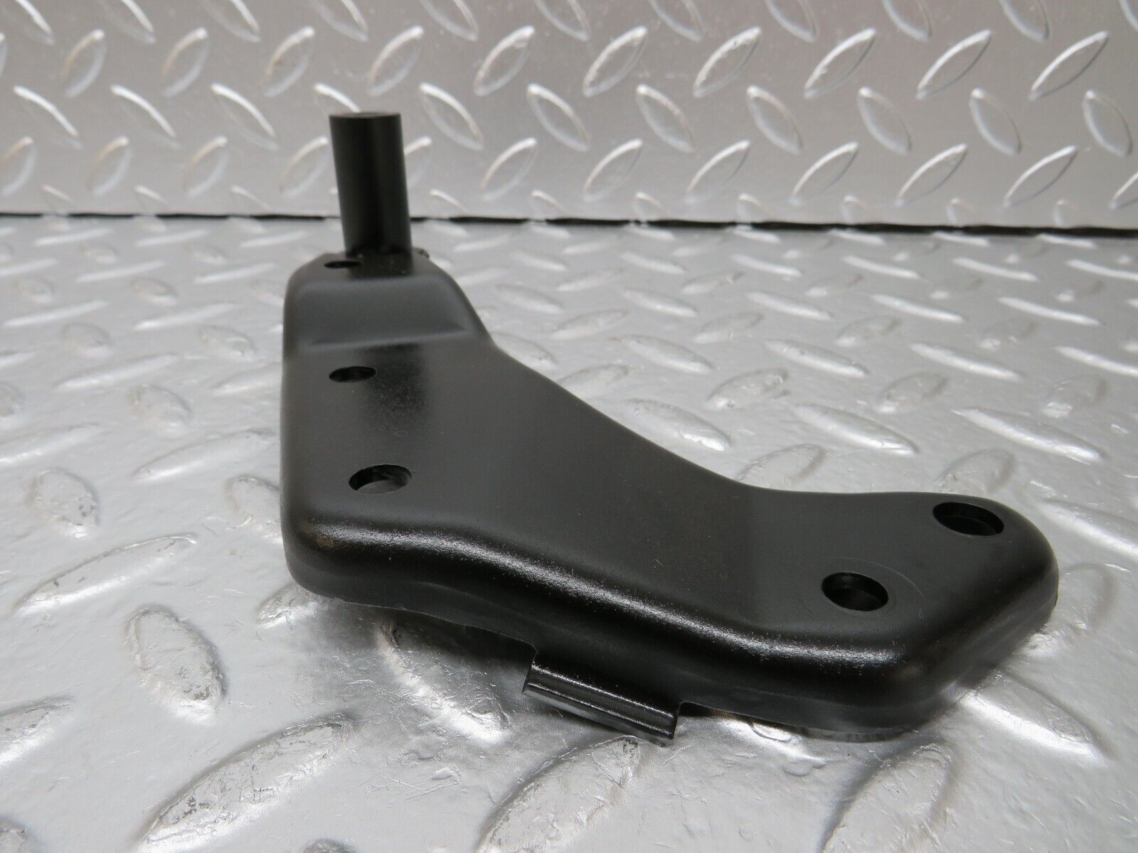 25554 Mercedes-Benz W123 200 Alternator Generator Bracket