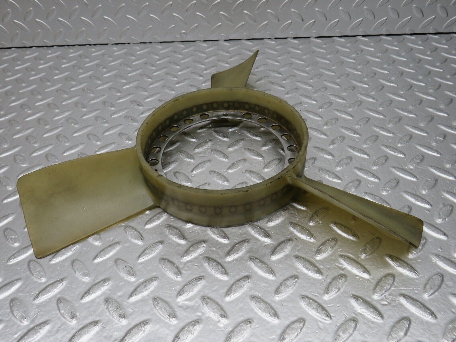 0093 Mercedes-Benz W116 350SE Engine Cooling Fan 6162000723