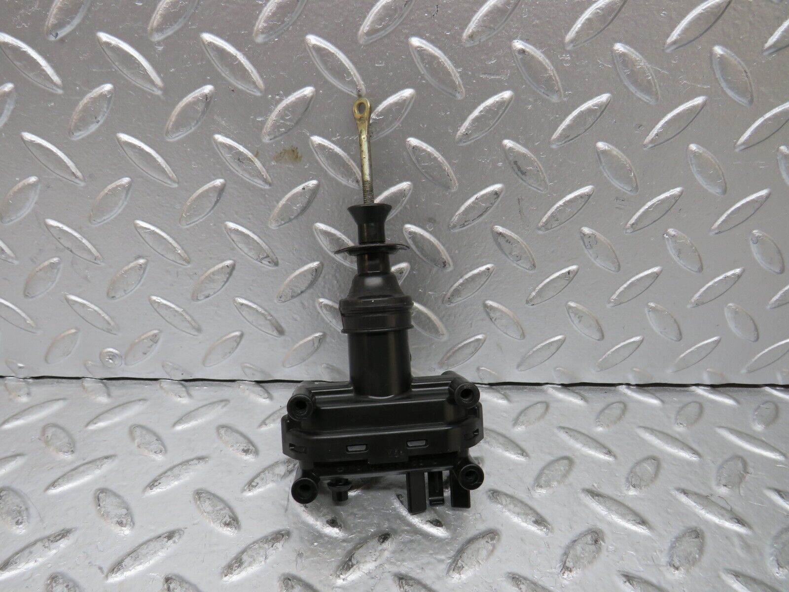 27497 Mercedes-Benz S124 300TE Wagon Door Lock Vacuum Actuator Rear Left