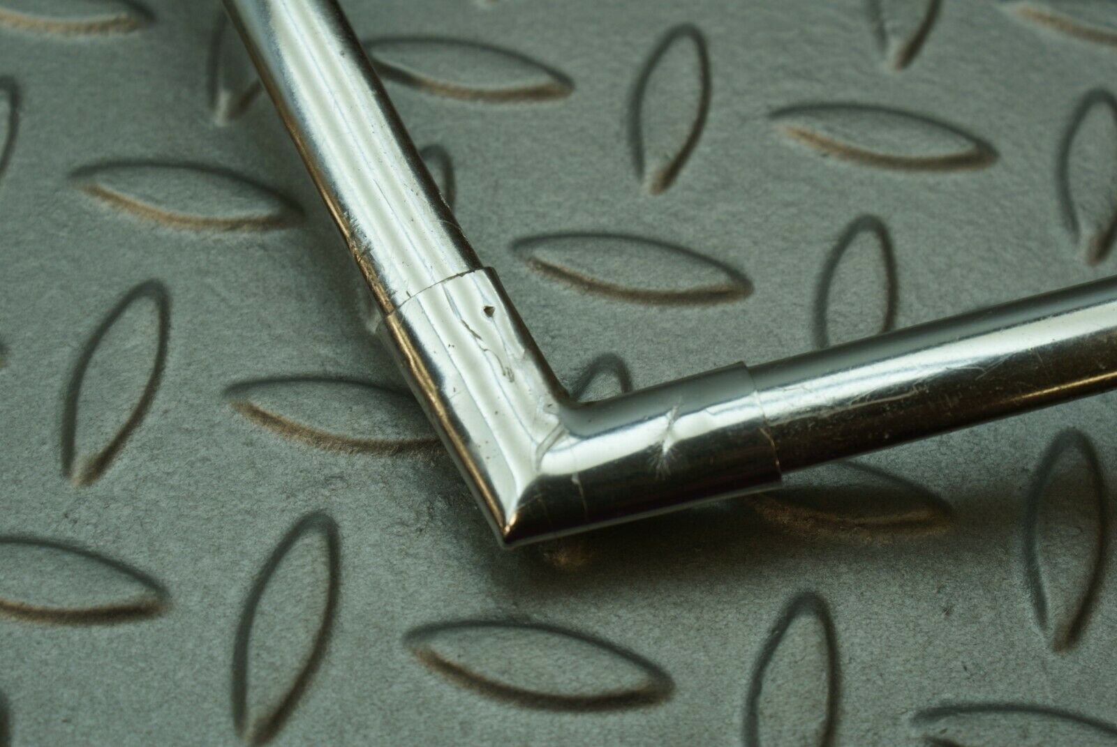 3312 Mercedes-Benz S123 200T Wagon Front Windscreen Chrome