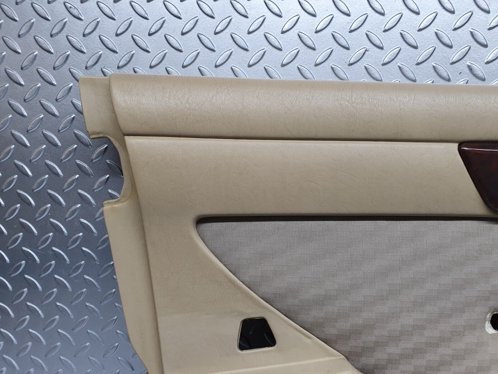 41121 Mercedes-Benz W126 300SE Front Left Door Card Beige 1267270170