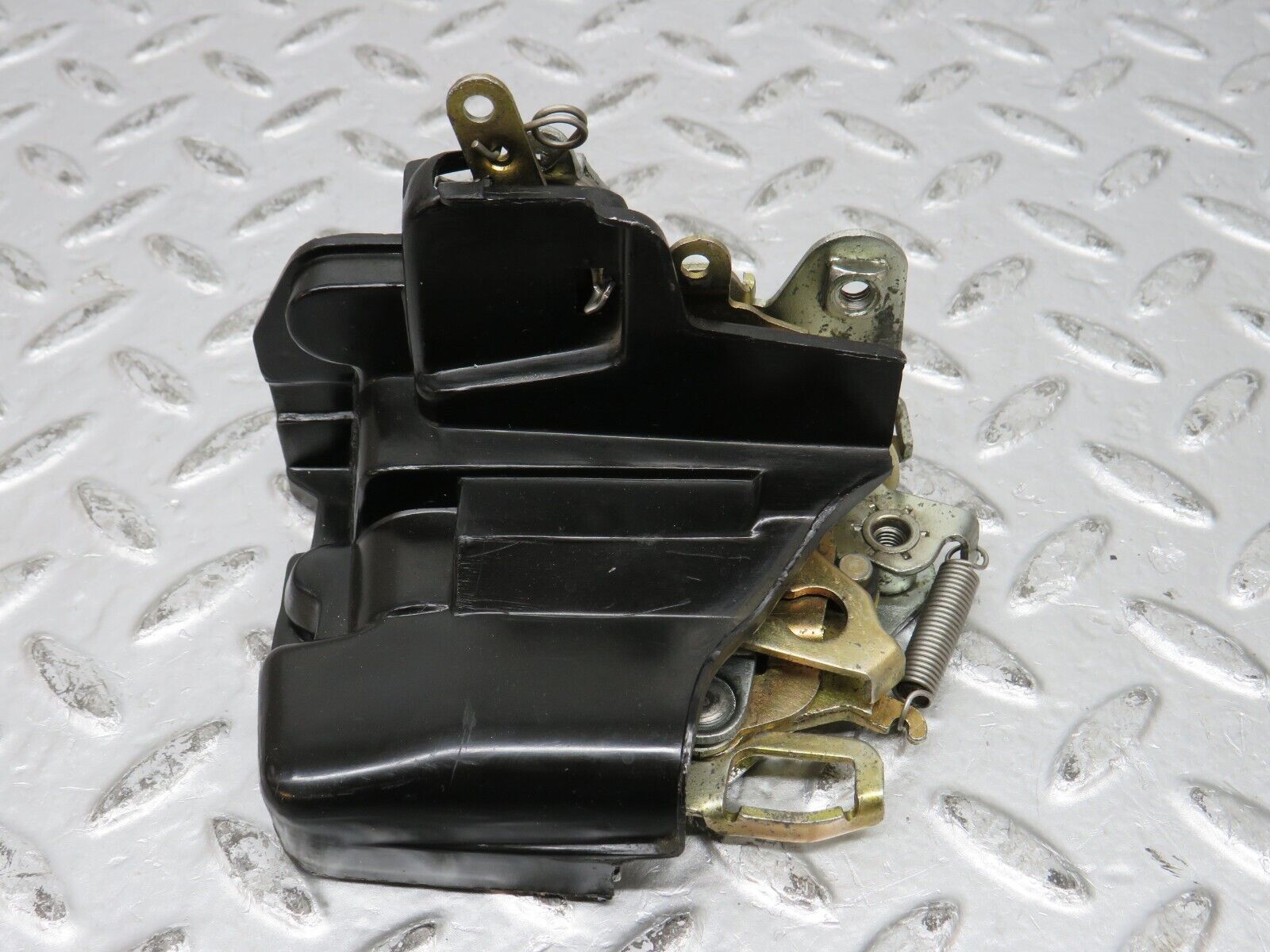 32141 Mercedes-Benz W123 230E Front Right Door Lock Mechanism 1237230208