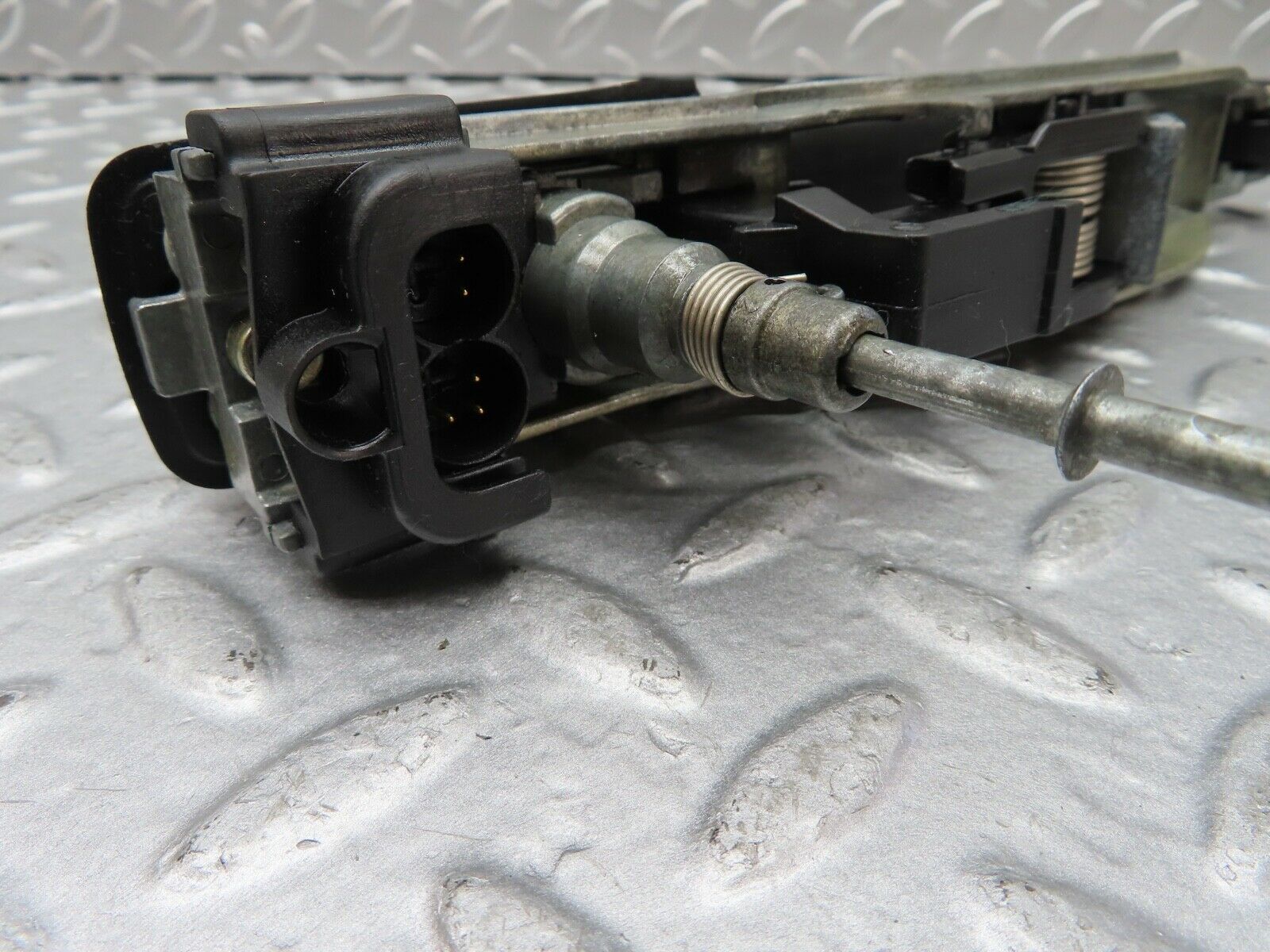 20058 Mercedes-Benz R129 300SL Coupe Left Exterior Door Handle With Key