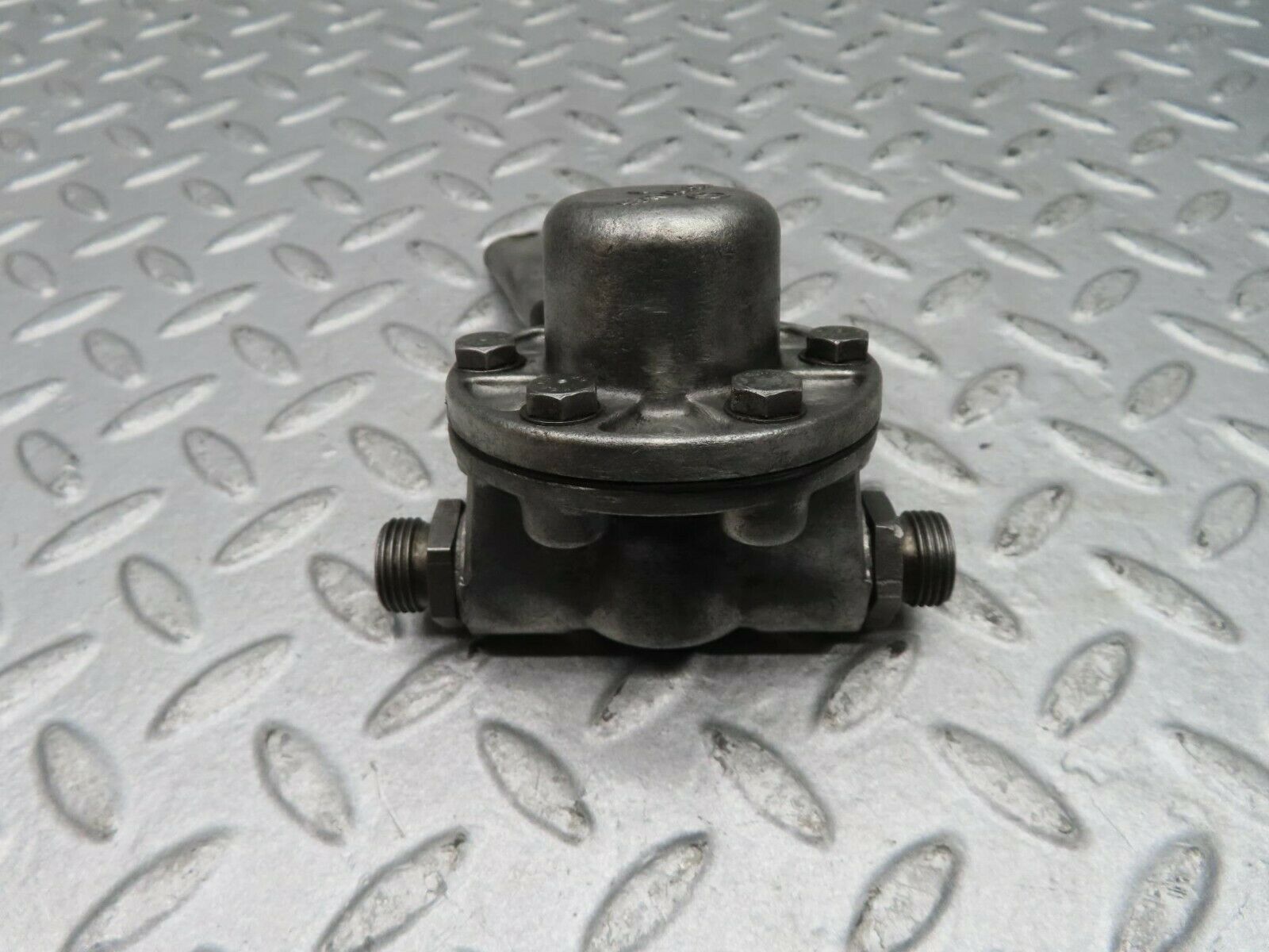 16670 Mercedes-Benz C107 380SLC Oil Pressure Damper 1161870494