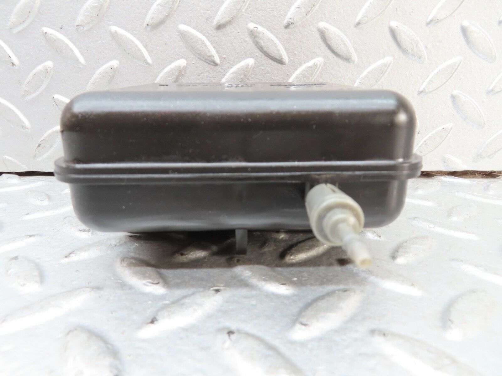 19323 Mercedes-Benz C140 CL420 Coupe Air Vacuum Expansion Tank 1298050019