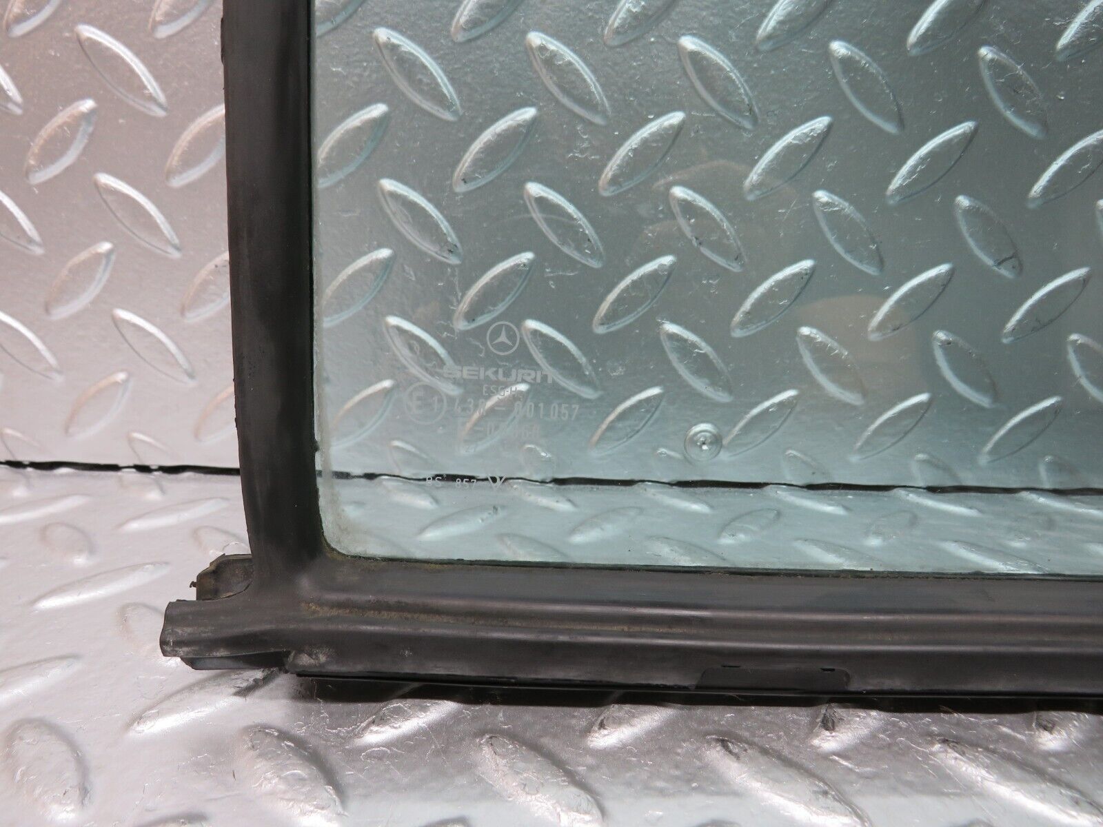 26829 Mercedes-Benz W123 240D Rear Left Quarter Glass