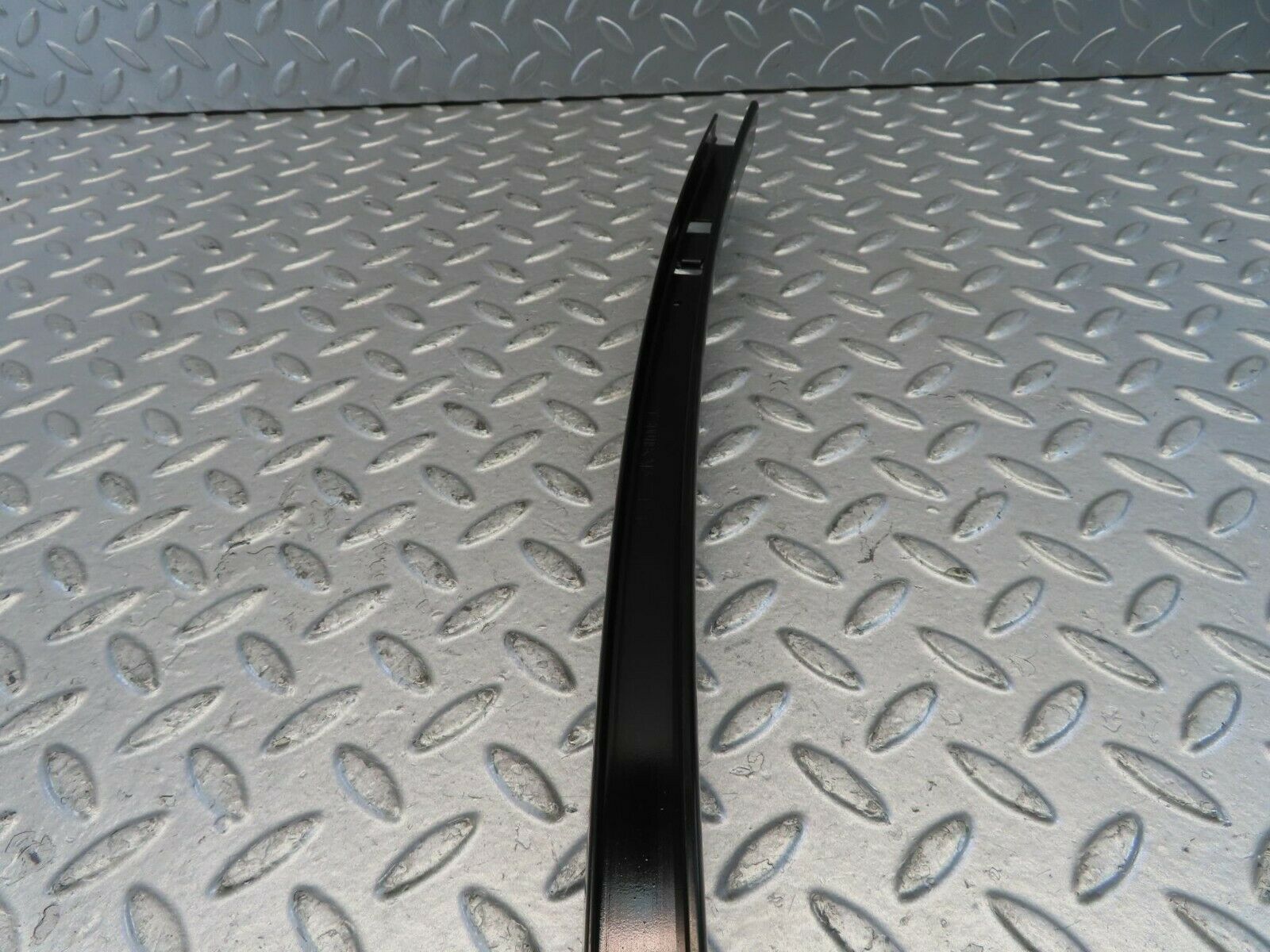 11200 Mercedes-Benz W221 S320 Rear Left Door Window Channel 2217300119