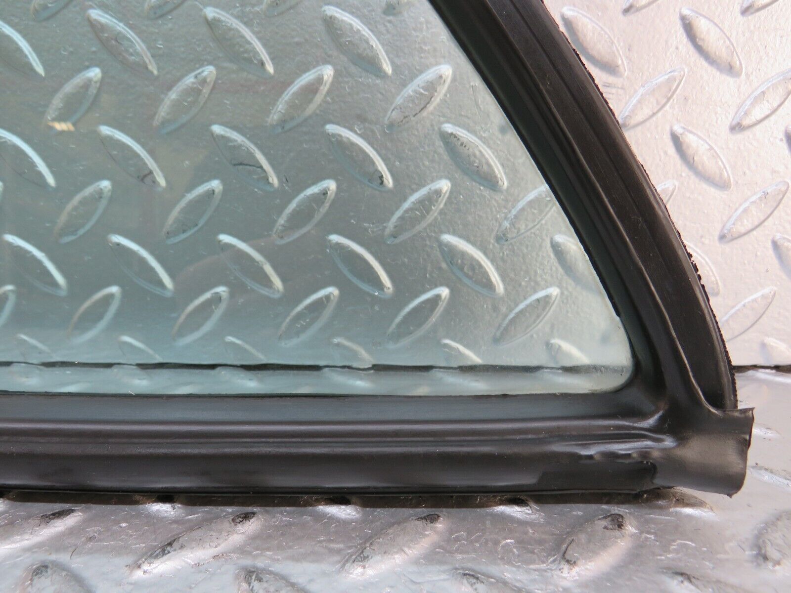 27224 Mercedes-Benz W123 280E Rear Left Quarter Window Glass 1237350124