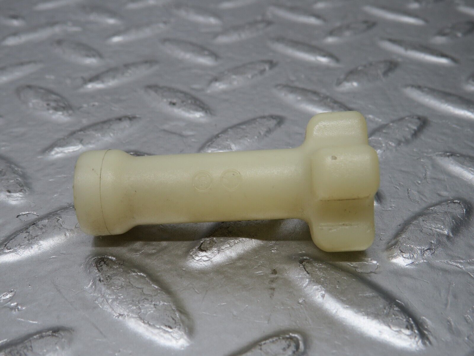 29544 Mercedes-Benz W124 230E Windscreen Washer Reservoir Holder 2018690028