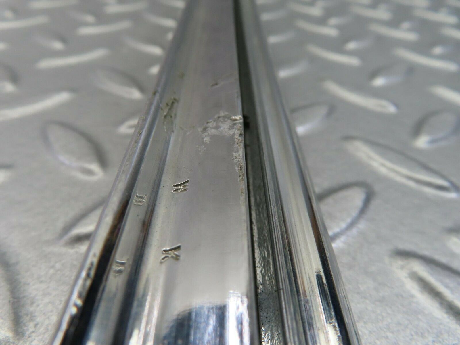 7844 Mercedes-Benz W115 220D Front Left Door Chrome Trim