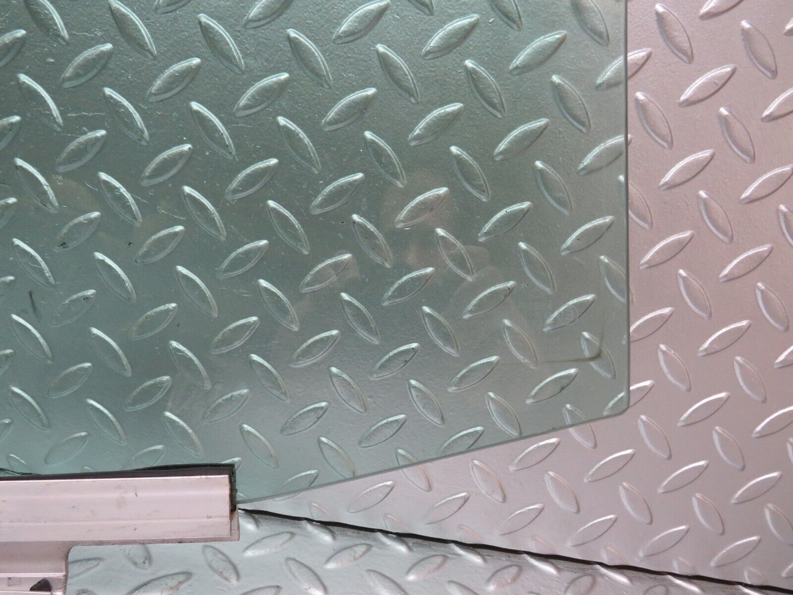 25644 Mercedes-Benz W124 280E Rear Right Door Window Glass