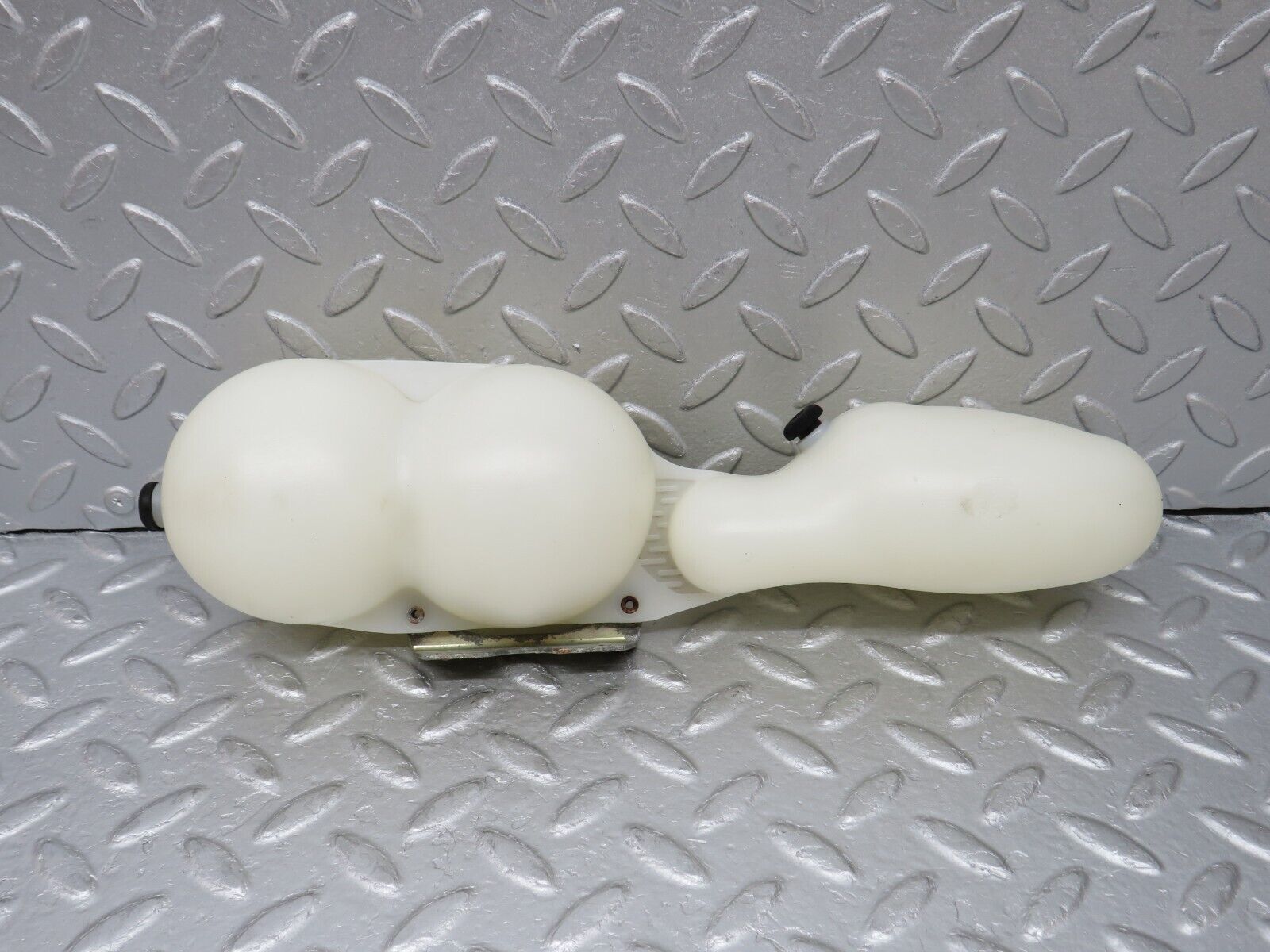 36529 Mercedes-Benz W201 190E 2.0L Vacuum Reservoir