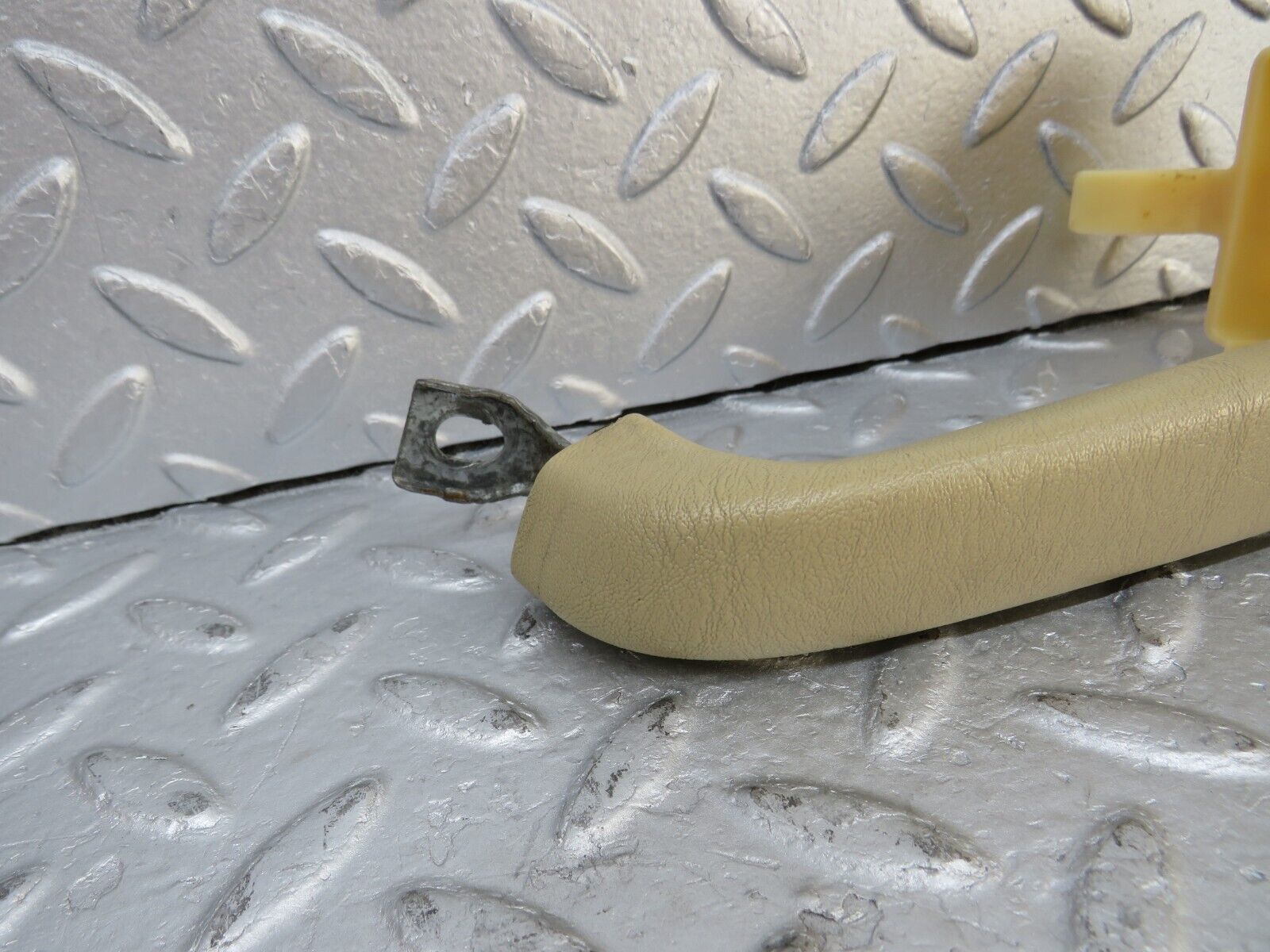 36723 Mercedes-Benz W201 190E 2.0L Interior Door Handle Beige Right 2018100451 2017200228